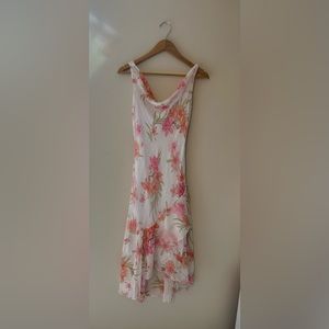 Elegant flowy floral dress with scoop neck - size 5/6 - B. Smart